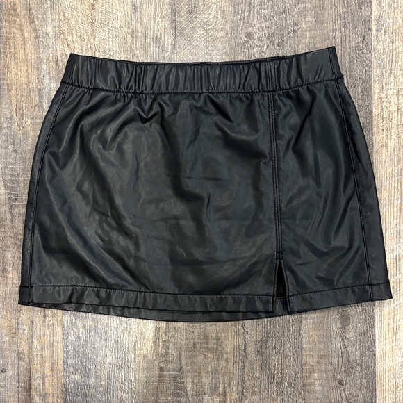 American Eagle Outfitters Dresses & Skirts - American Eagle Outfitters Black Faux Leather Skirt Size Large